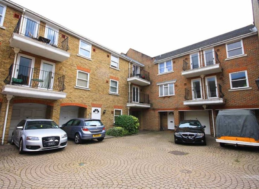 2 Bedroom Flat Let in Richmond, TW9