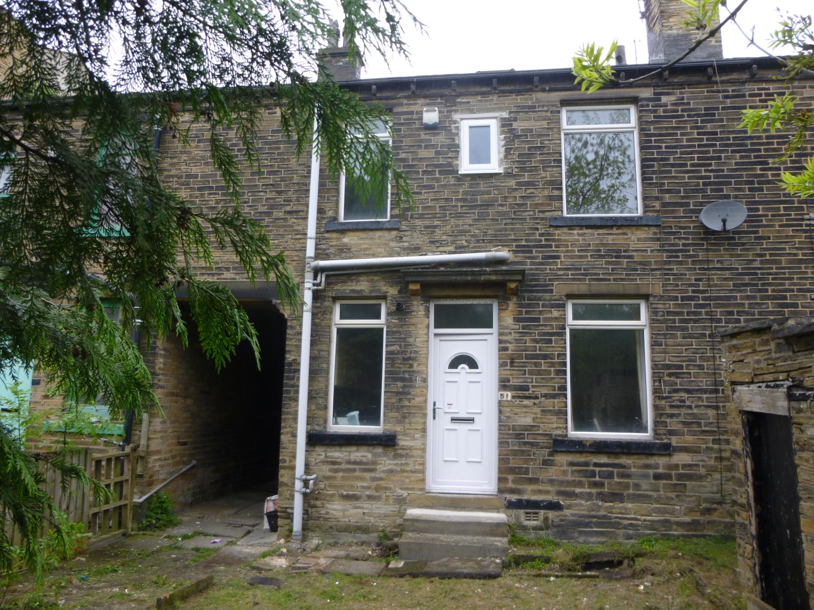 3 Bedroom Terraced House Let in Bradford, BD7