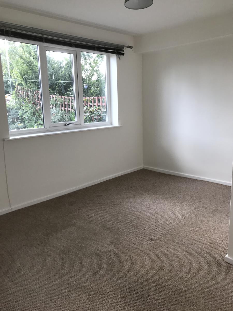 1 Bedroom Ground Floor Flat Sold in Leeds, LS10