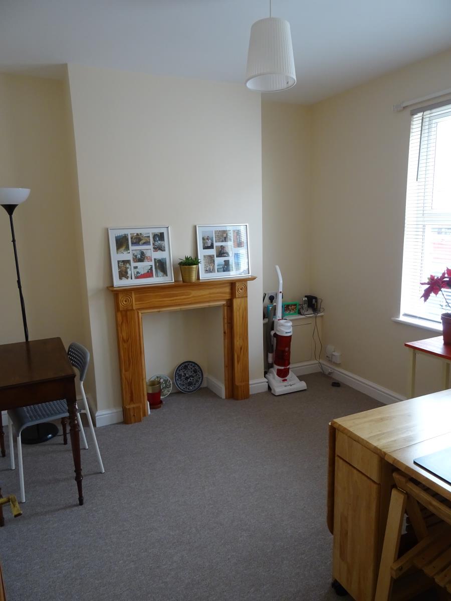 2 Bedroom Terraced House Let in Gloucester, GL1