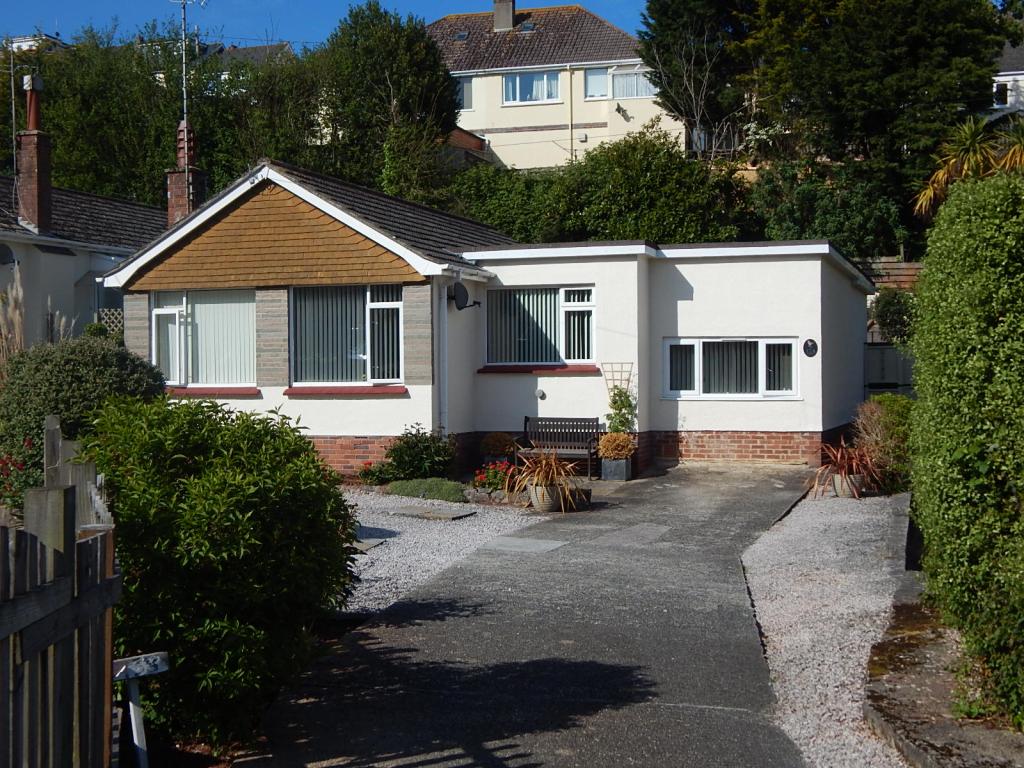 3 Bedroom Detached Bungalow Sold in Paignton, TQ3