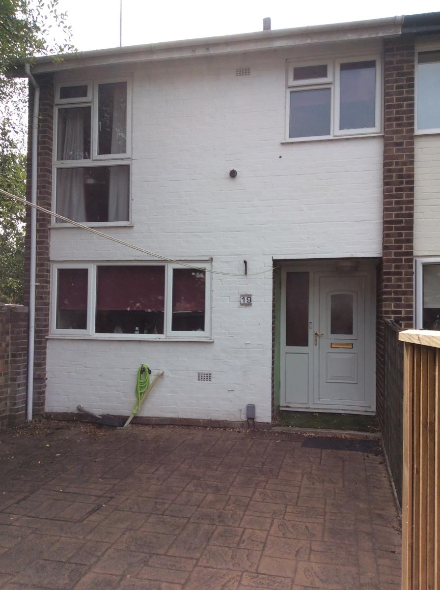 3 Bedroom End Terraced House Let In Reading Rg4