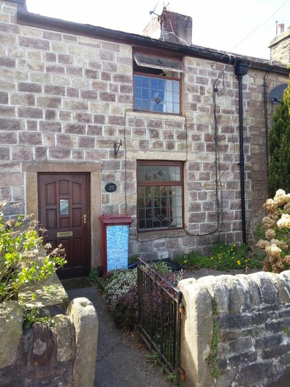 2 Bedroom Cottage Sold in Blackburn, BB1