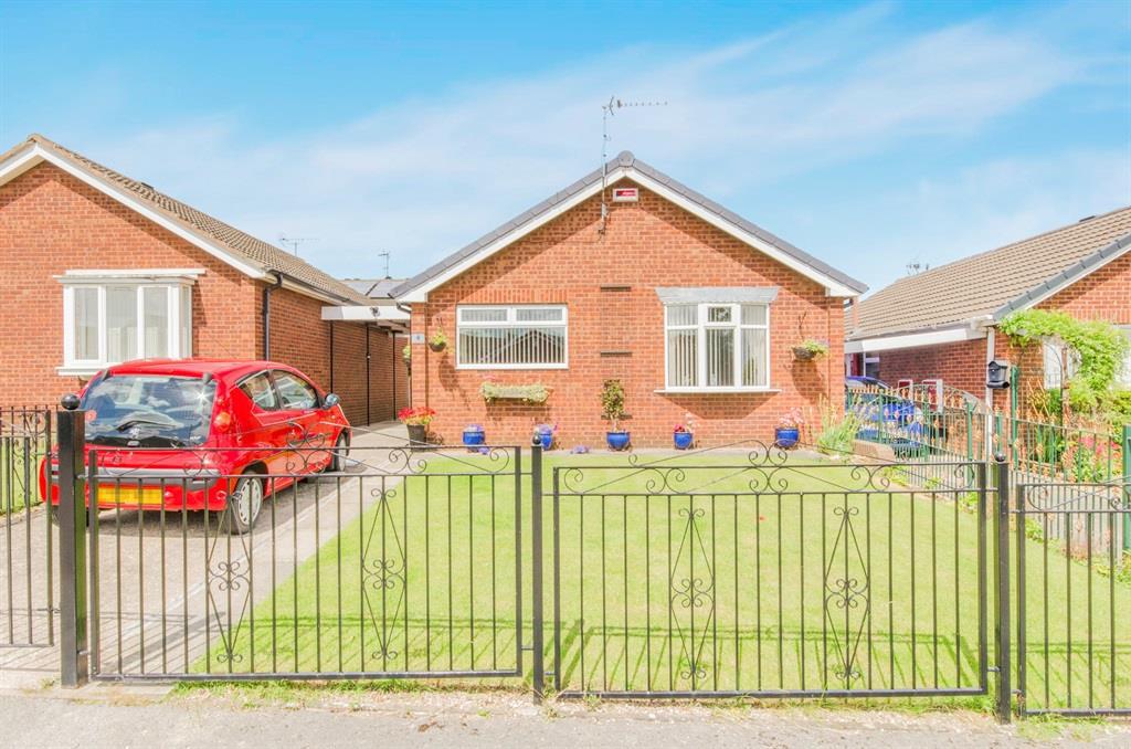 2 Bedroom Detached Bungalow Let in Rotherham, S66