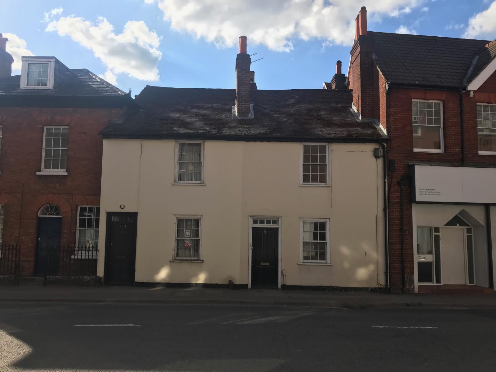 2 Bedroom Terraced House Let in Dorking, RH4