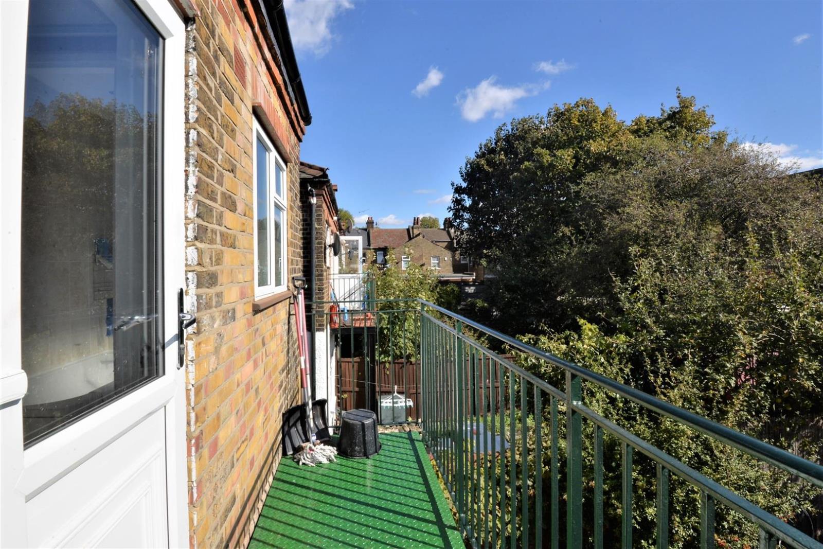 2 Bedroom Flat Let in London, E17