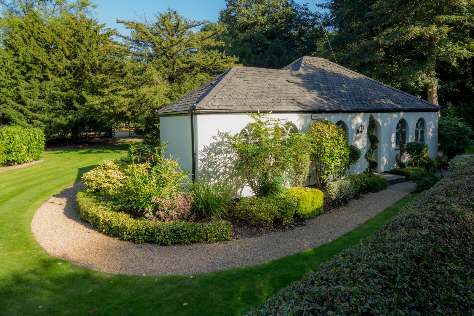 6 Bedroom Detached Villa Sold in Kenley, CR8