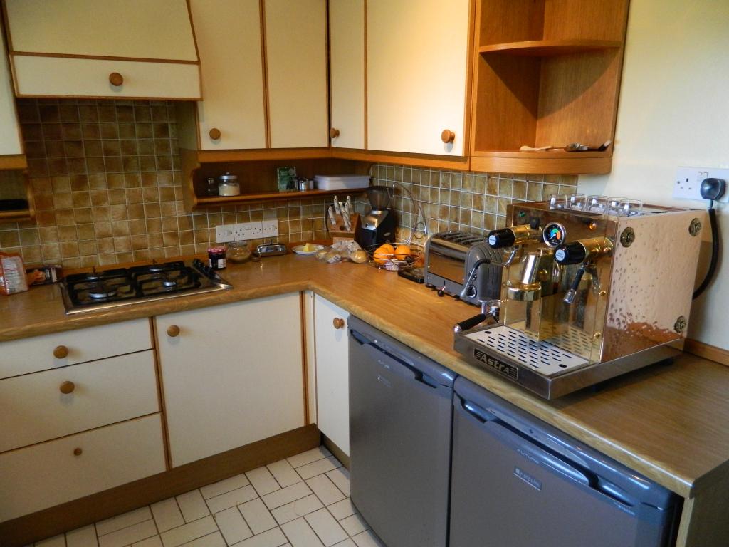 3 Bedroom Ground Floor Flat Let in Caterham, CR3