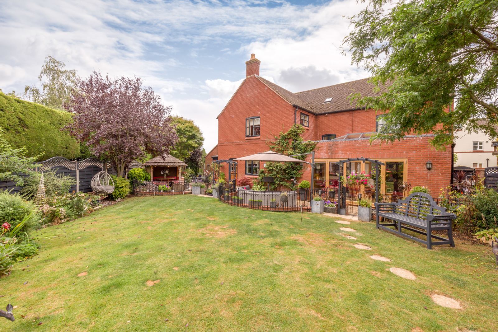 5 Bedroom Detached House Sold in StratforduponAvon, CV37