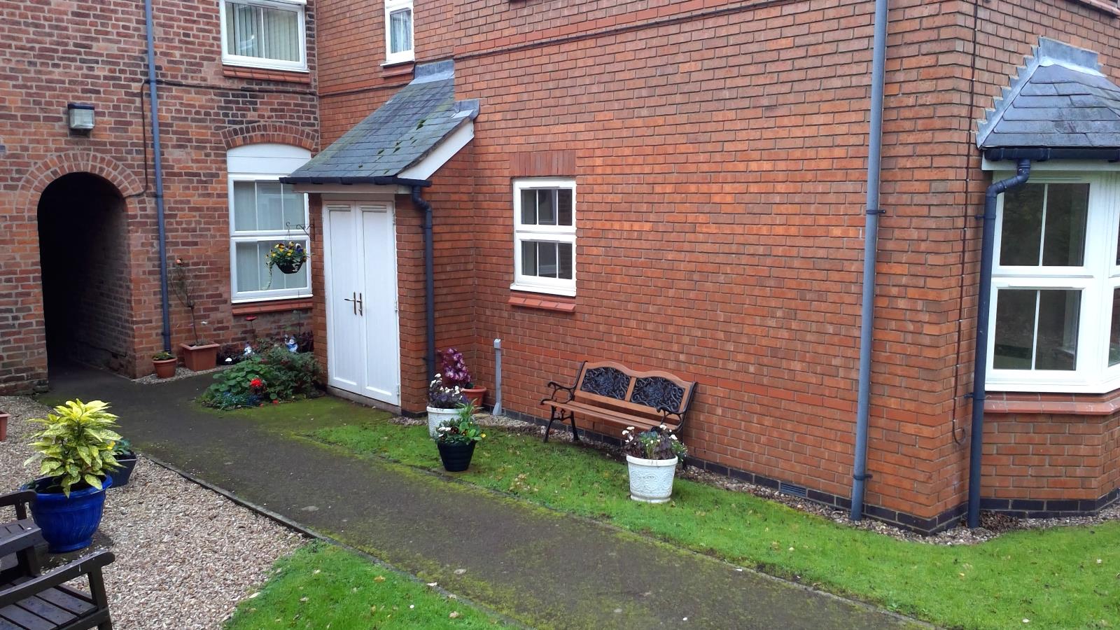 1 Bedroom Ground Floor Flat Let in Solihull, B91