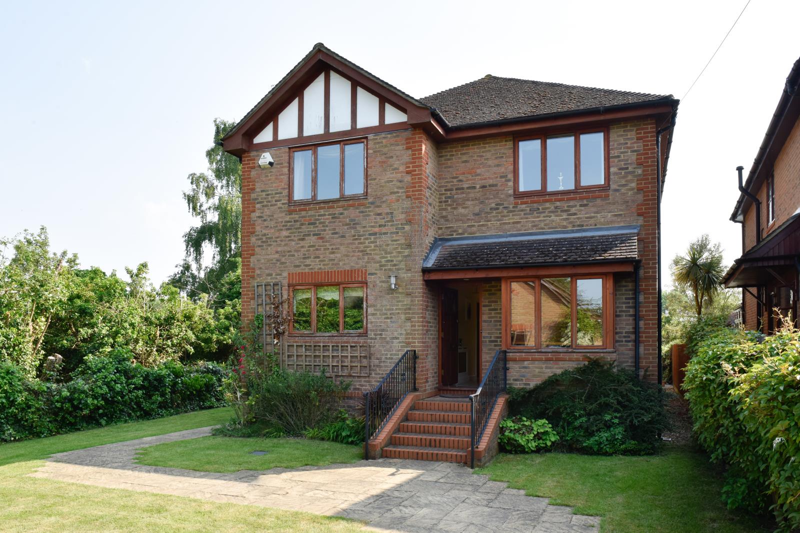 4 Bedroom Detached House Sold in StainesuponThames, TW19