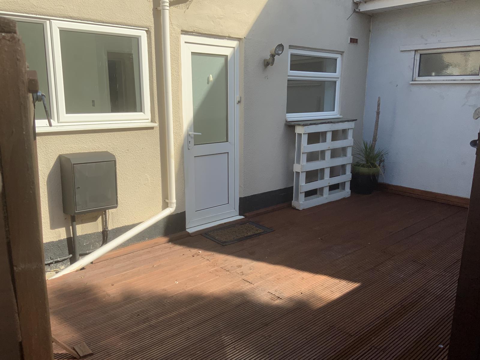 2 Bedroom Ground Floor Flat Sold in Hayling Island, PO11