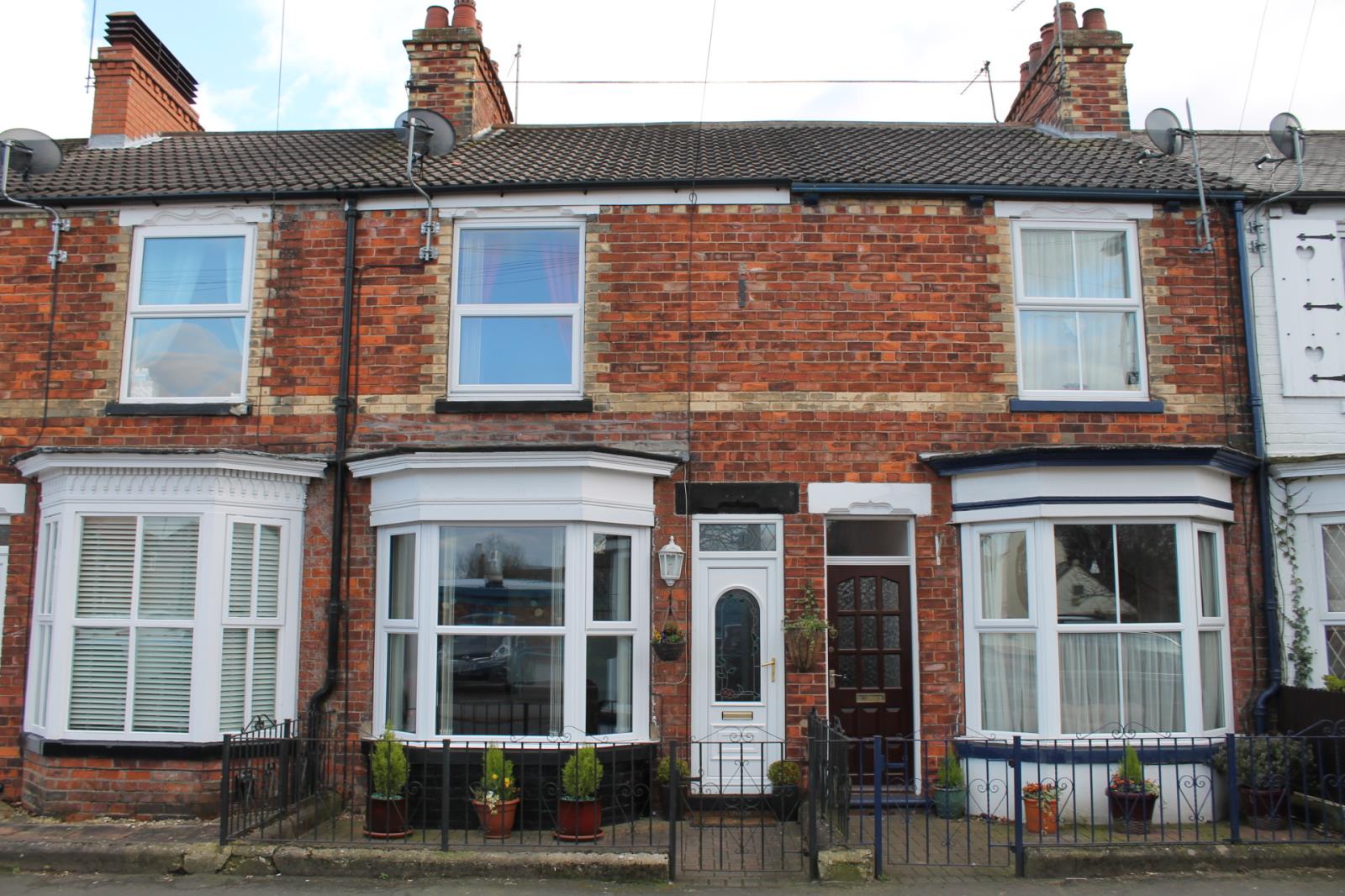 2 Bedroom Terraced House Sold in Cottingham, HU16