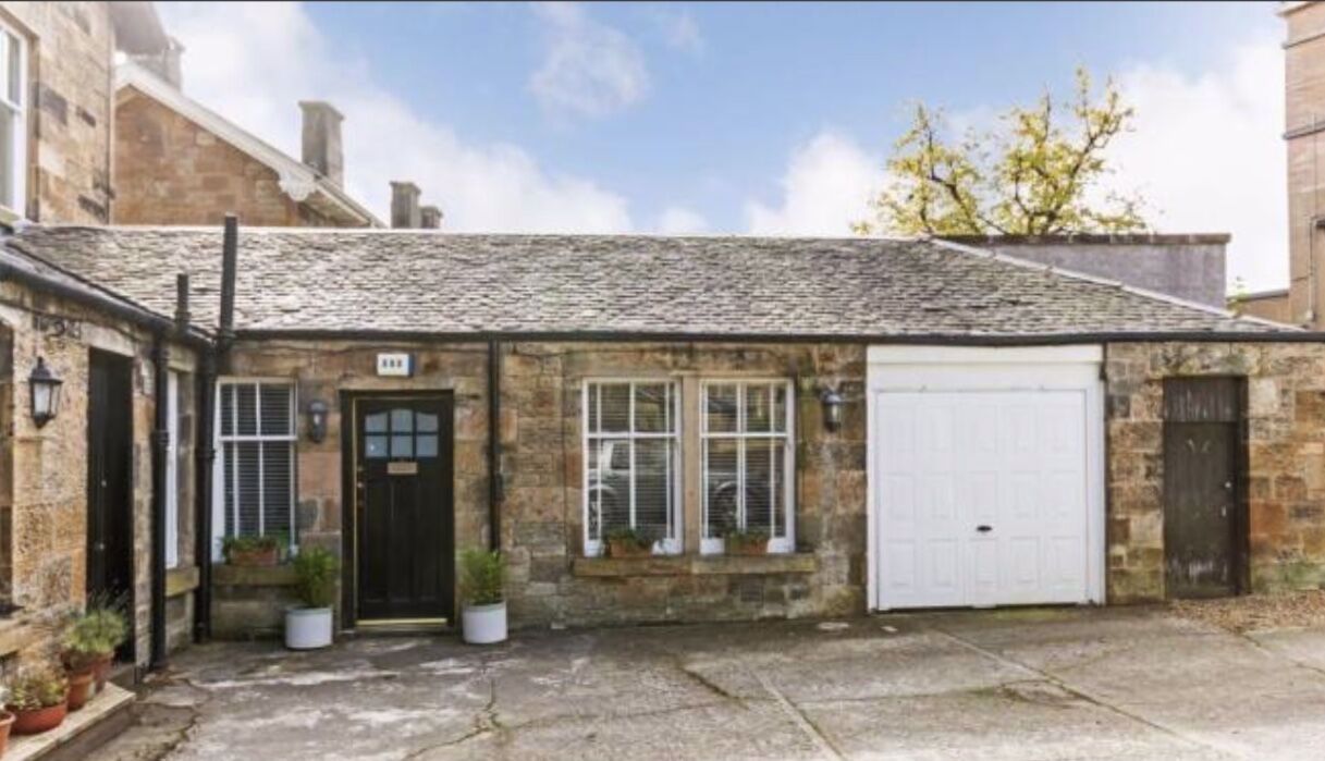 1 Bedroom Mews Let in Glasgow, G12
