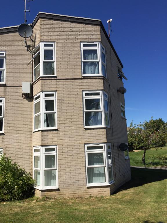 2 Bedroom Flat Let in Eastbourne, BN22