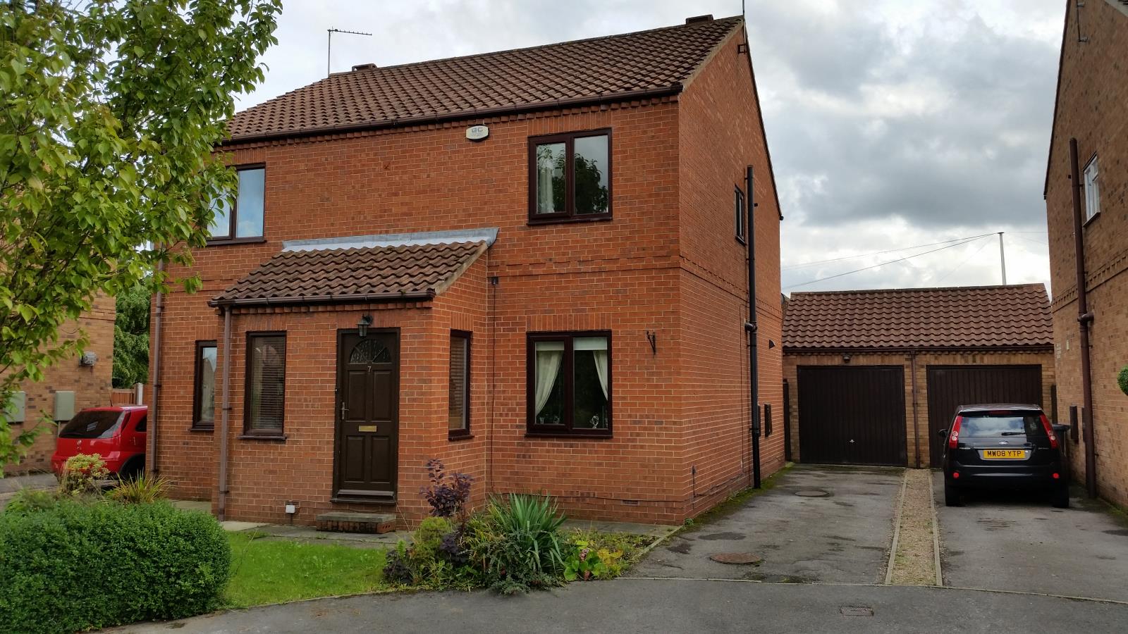 2 Bedroom SemiDetached House Sold in Knottingley, WF11