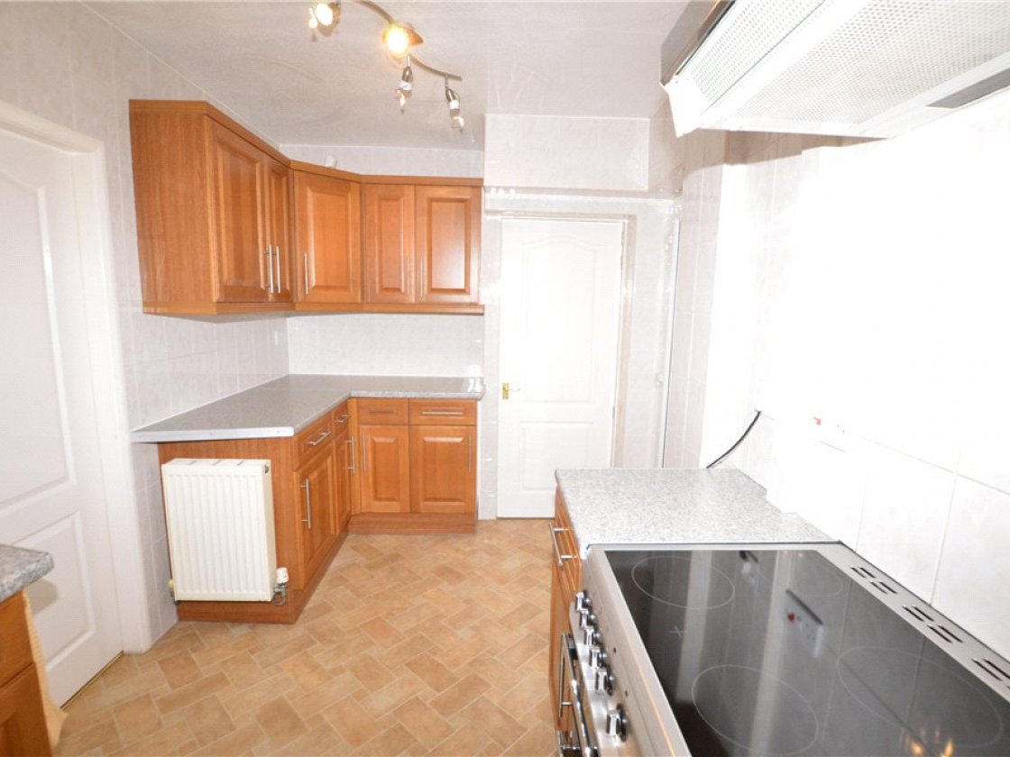 2 Bedroom End Terraced House Let in Wakefield, WF1