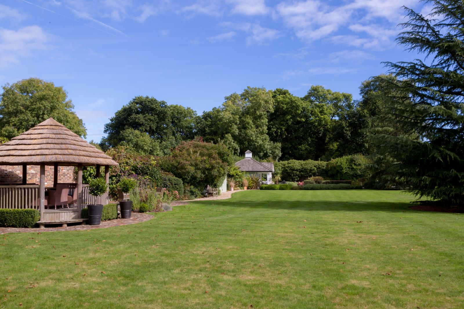 6 Bedroom Detached Villa Sold in Kenley, CR8