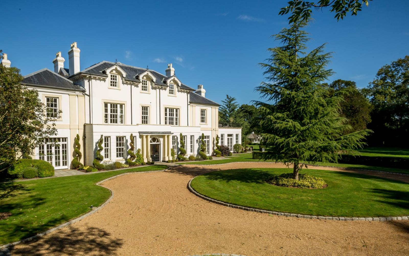 6 Bedroom Detached Villa Sold in Kenley, CR8