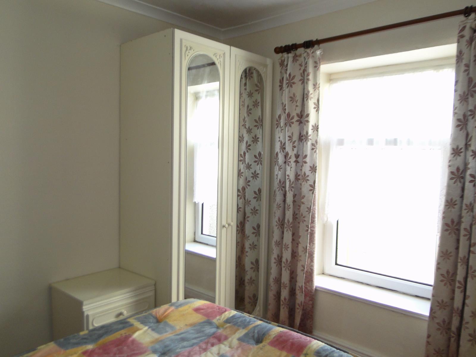1 Bedroom Flat Let in Llanelli, SA15