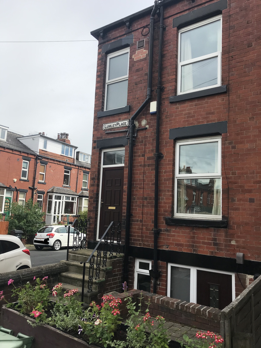 2 Bedroom End Terraced House Let in Leeds, LS4