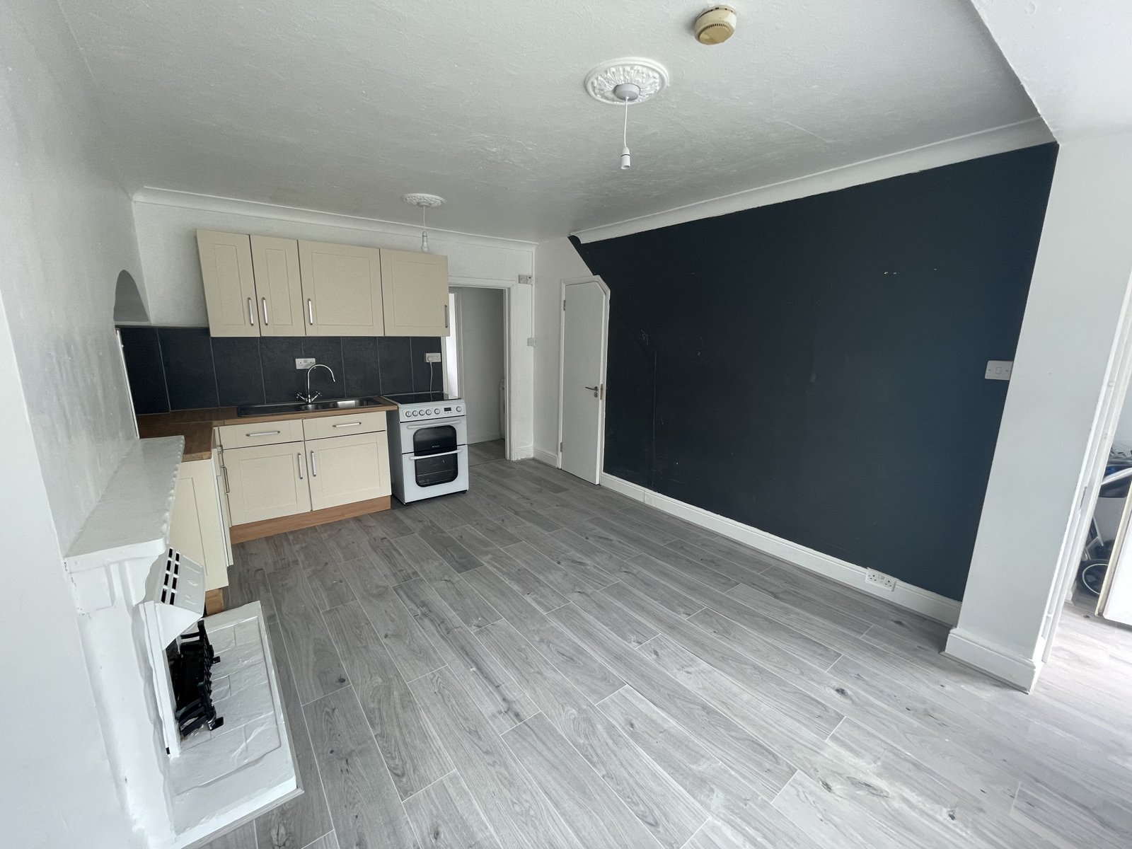2 Bedroom Flat Let in Dagenham, RM9