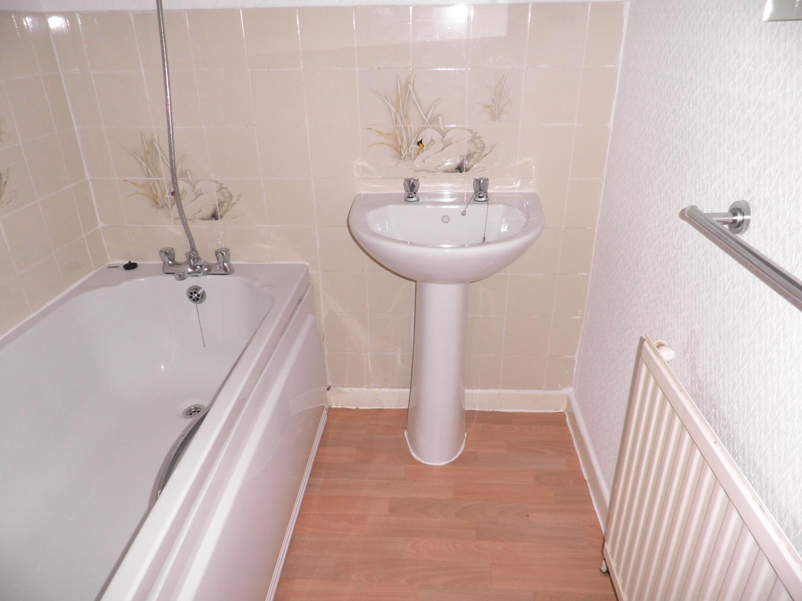 2 Bedroom Ground Floor Flat Let in Torquay, TQ2