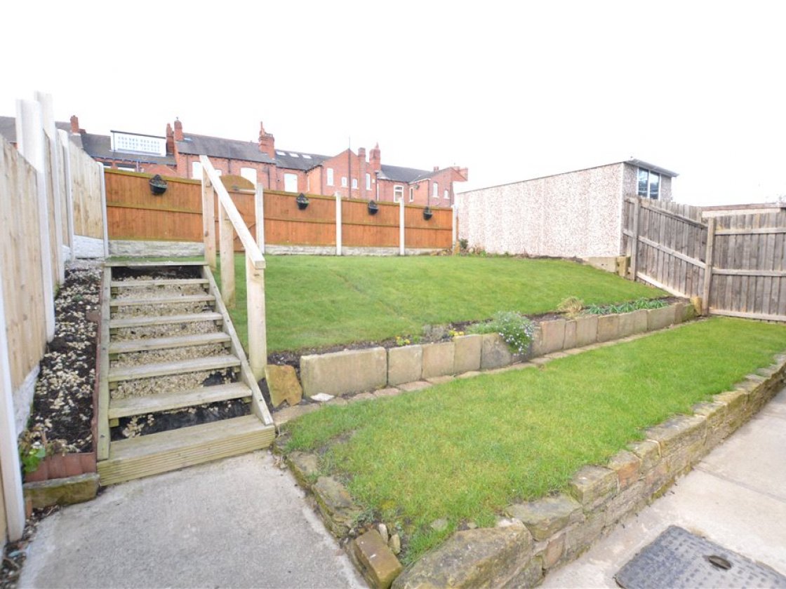 2 Bedroom End Terraced House Let in Wakefield, WF1