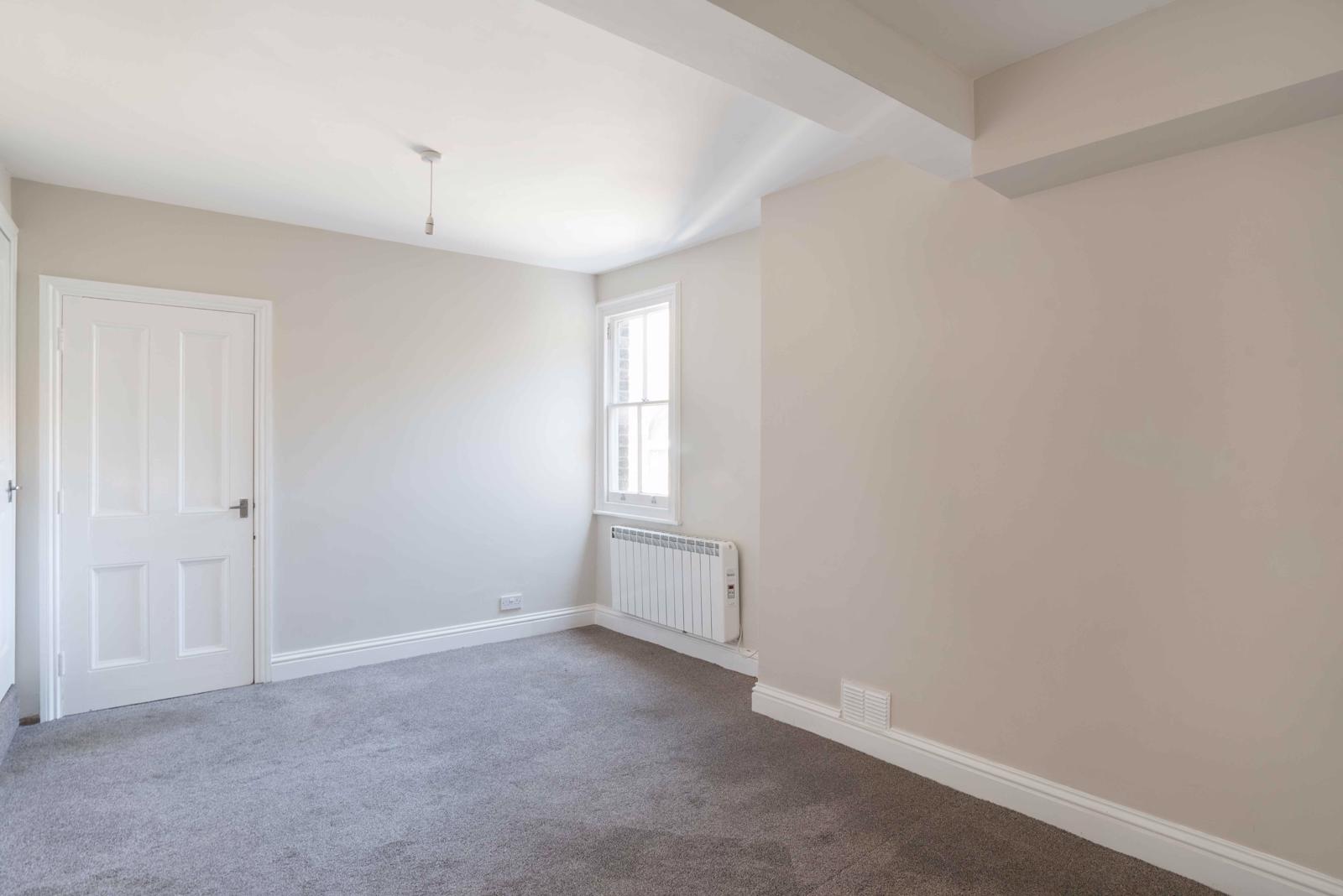 2 Bedroom Flat Let in Folkestone, CT20