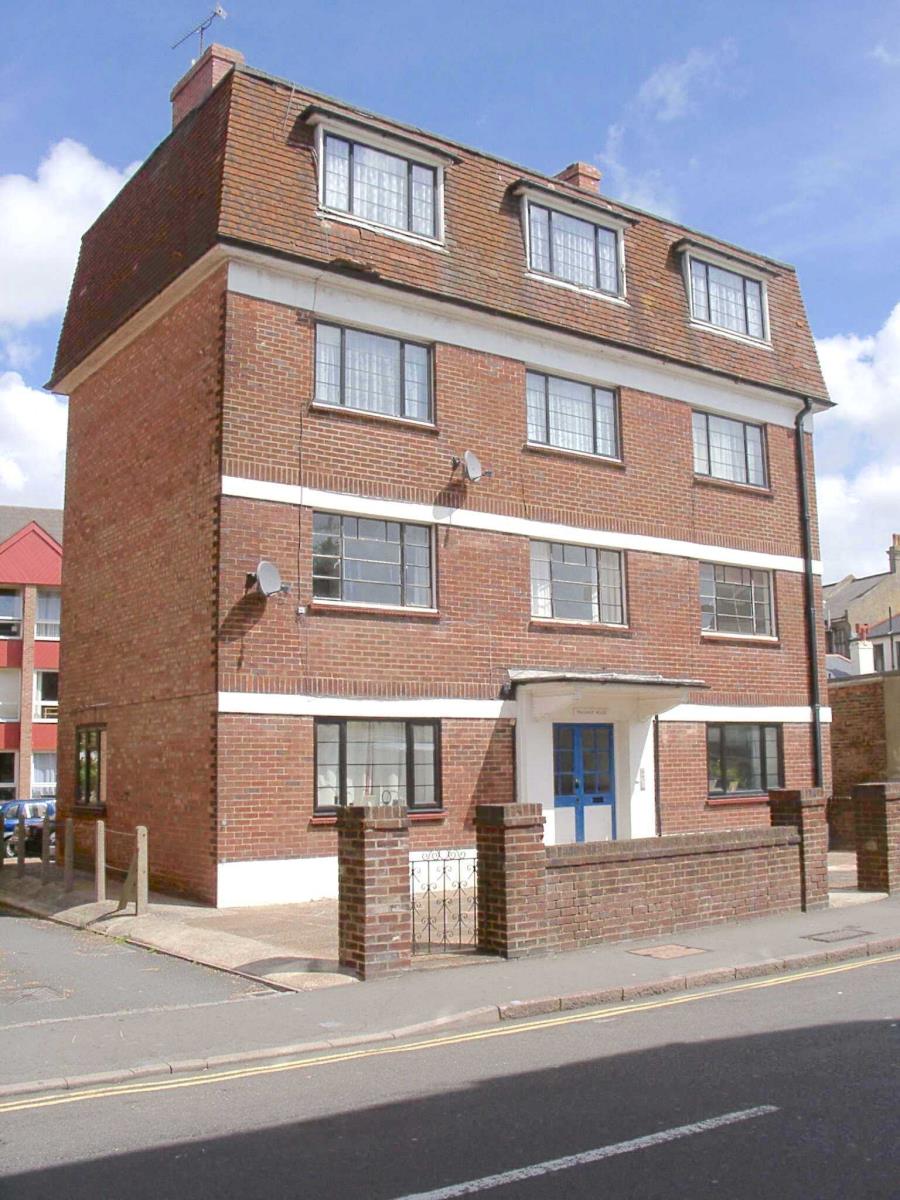 3 Bedroom Apartment Let in Eastbourne, BN22