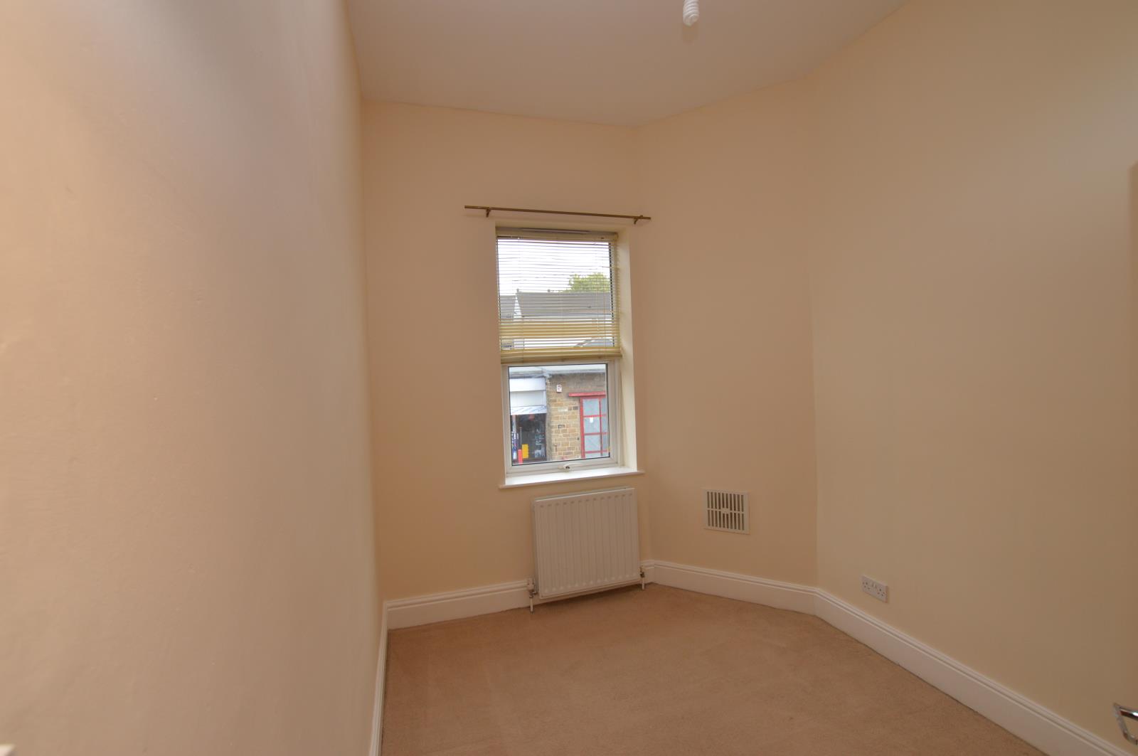 2 Bedroom Terraced House Let in Leeds, LS27