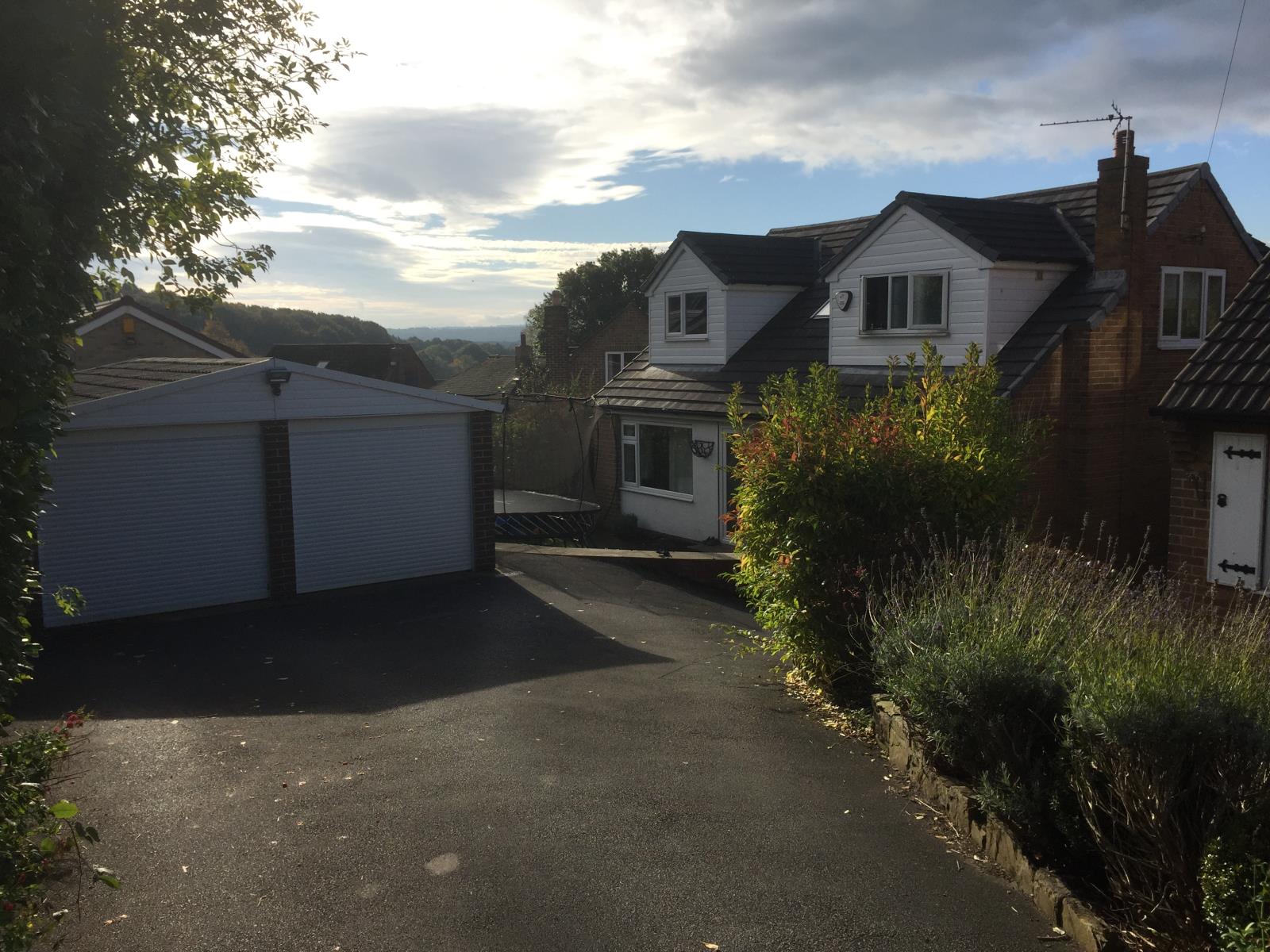 4 Bedroom Detached House Sold in Huddersfield, HD8