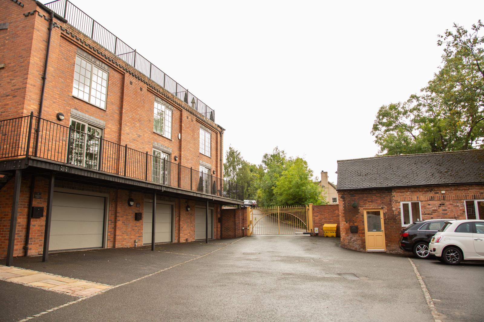 1 Bedroom Apartment Sold in BurtononTrent, DE15