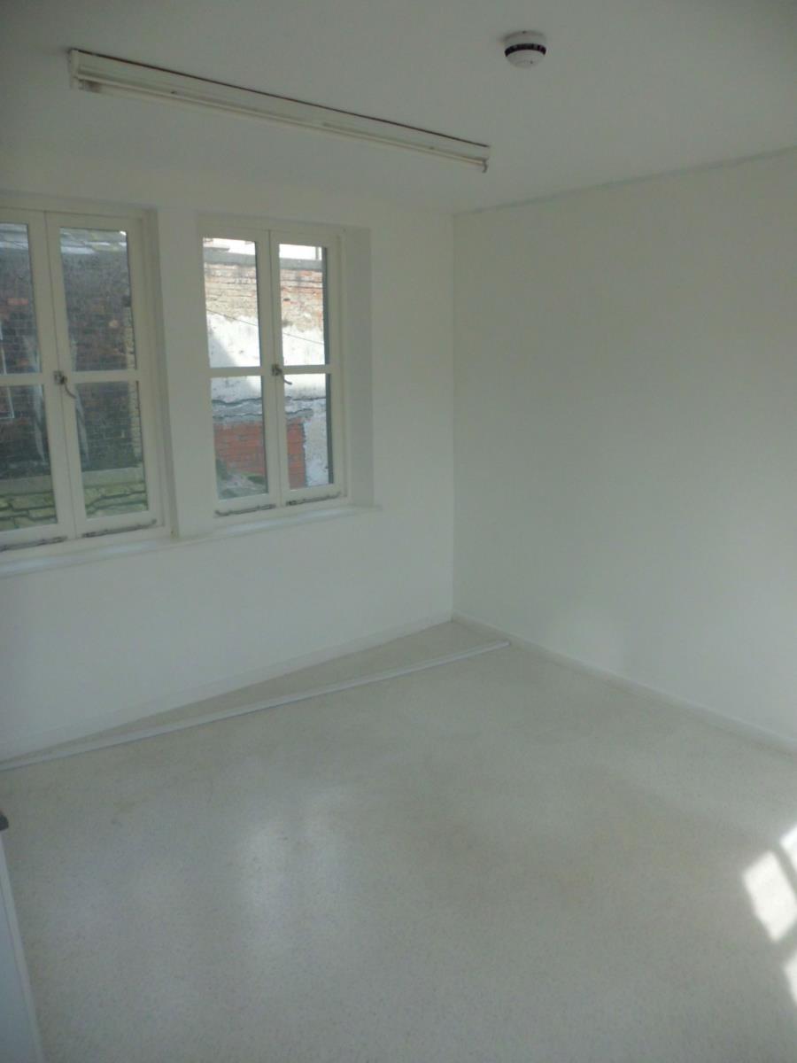 Commercial Property Let in HUDDERSFIELD, HD1