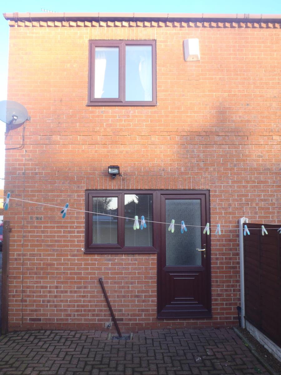 2 Bedroom SemiDetached House Sold in Knottingley, WF11