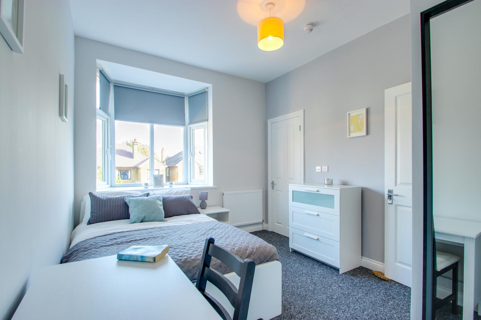 5 Bedroom House Share/Rent A Room Let in WestcliffonSea, SS0