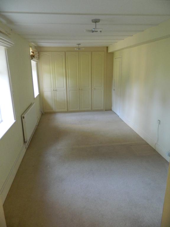 3 Bedroom Ground Floor Flat Let in Caterham, CR3