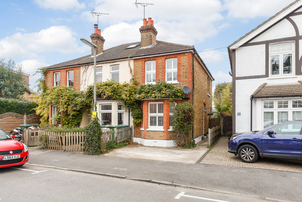 3 Bedroom End Terraced House Let In Walton-on-Thames, KT12