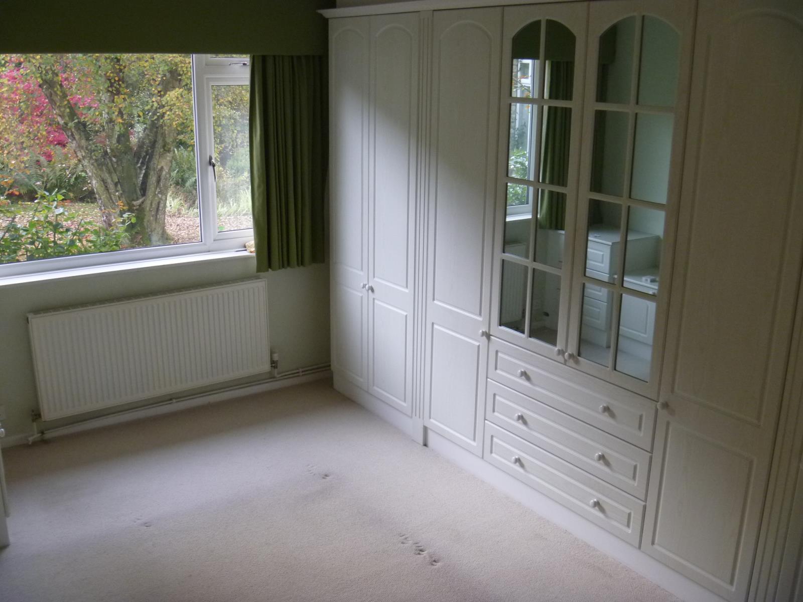 4 Bedroom Detached House Let in Rotherham, S66