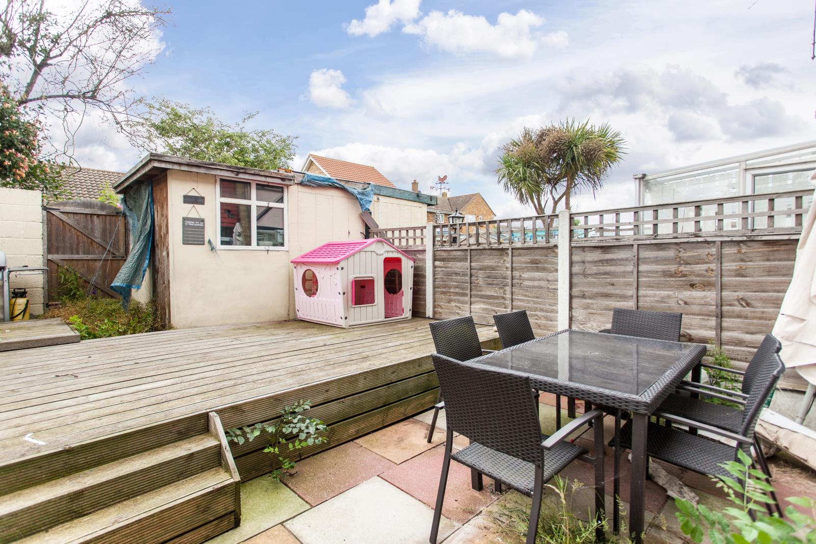 3 Bedroom Terraced House Sold in Basildon, SS16