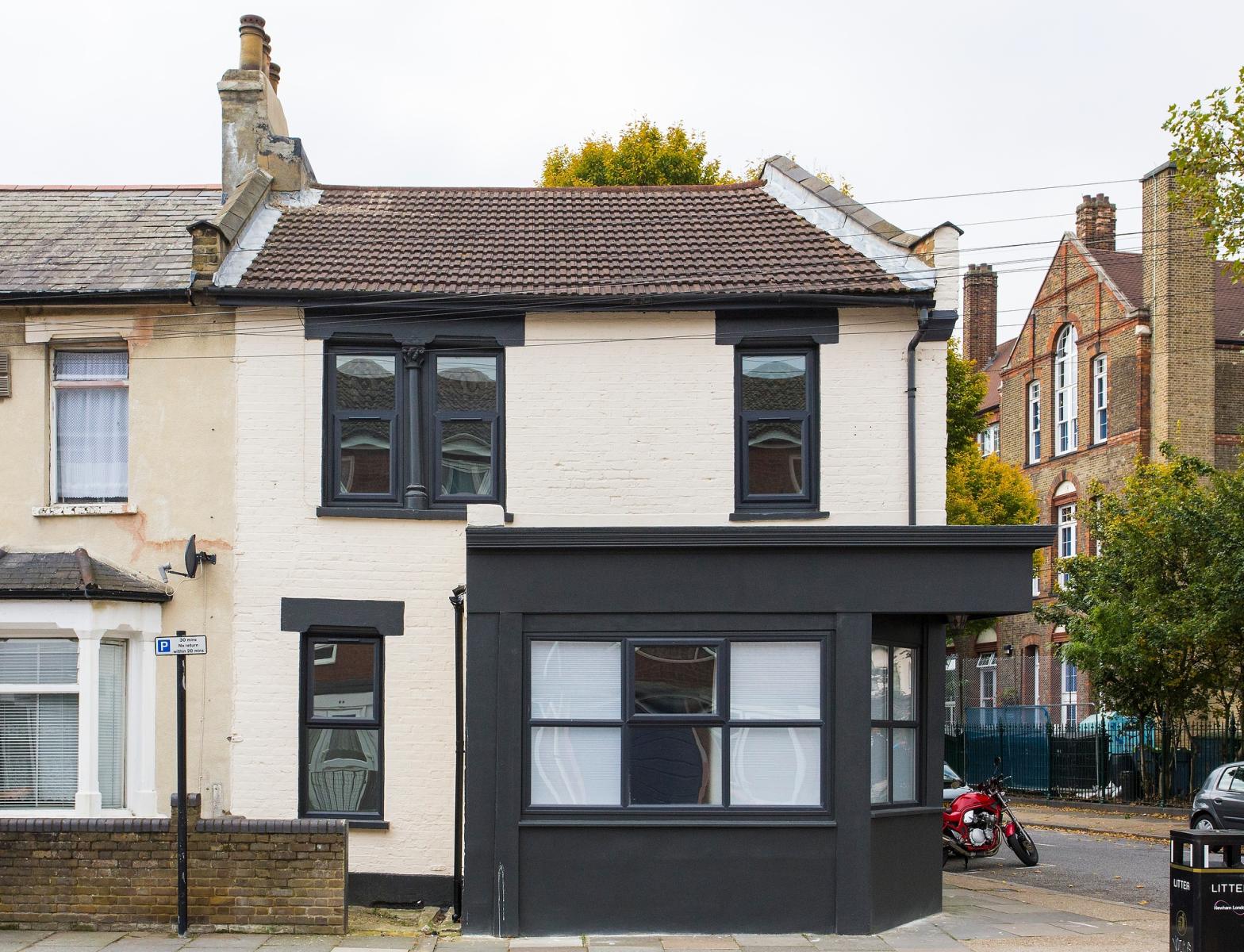 2 Bedroom Ground Floor Flat Sold in London, E15