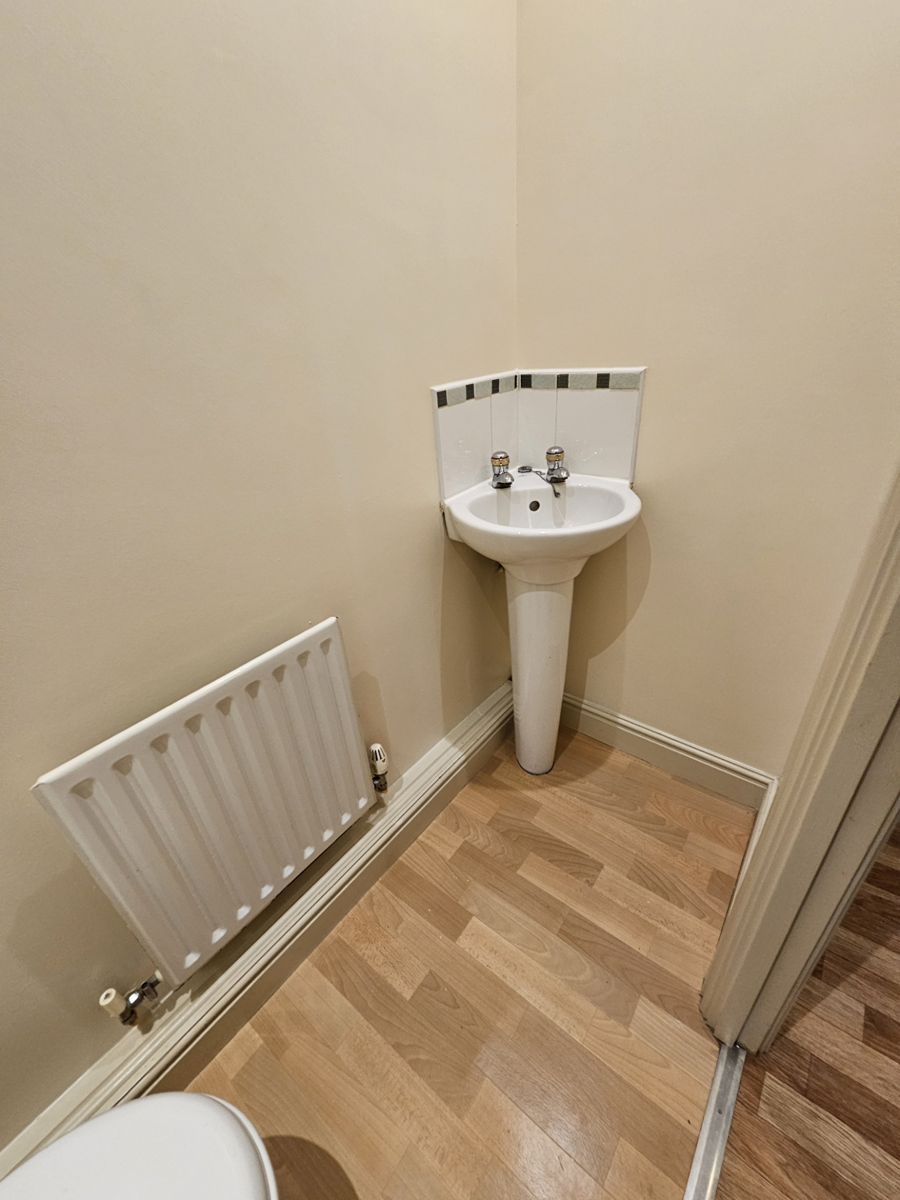 2 Bedroom Town House To Let in Nottingham, NG16