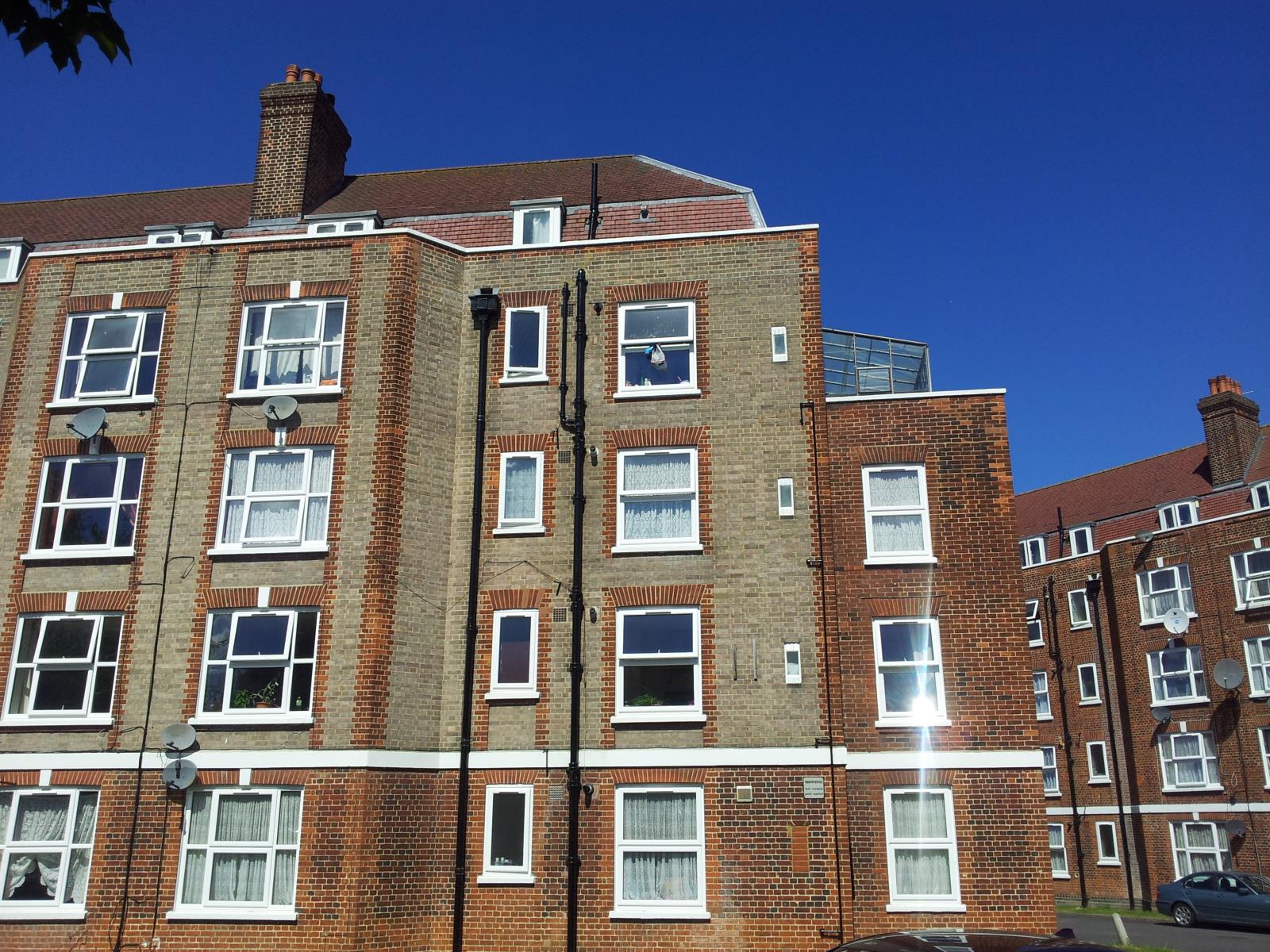 2 Bedroom Flat Let in Morden, SM4