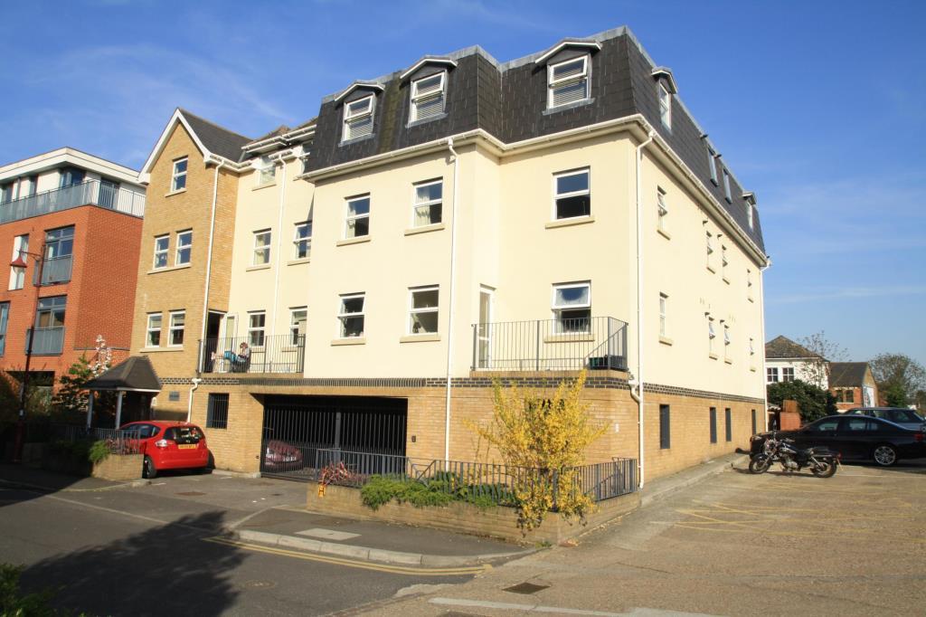 2 Bedroom Flat Let in Chertsey, KT16