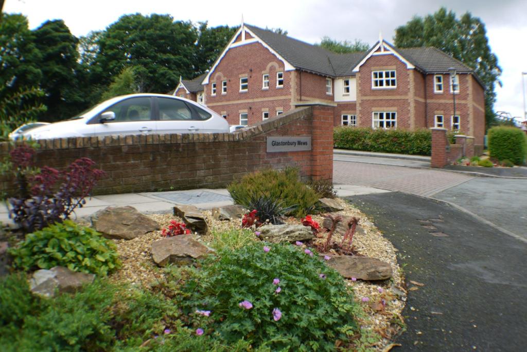 2 Bedroom Serviced Apartments Let in Warrington, WA4