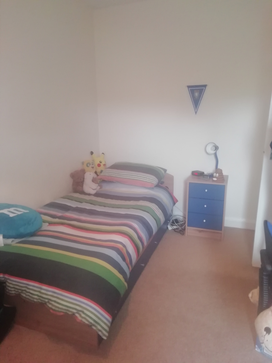 3 Bedroom End Terraced House Let in Sheffield, S35