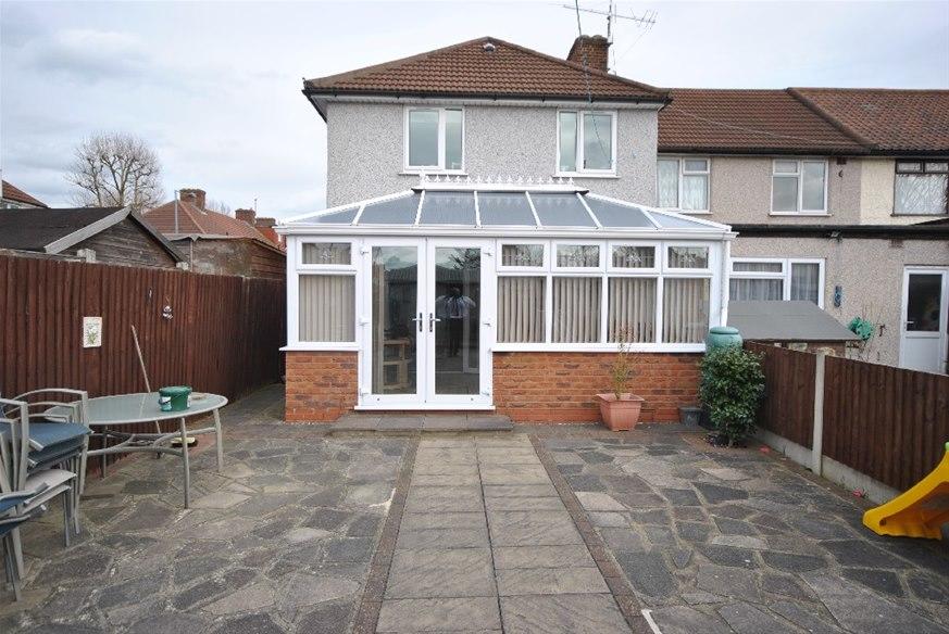 4 Bedroom End Terraced House Let in Dagenham, RM9