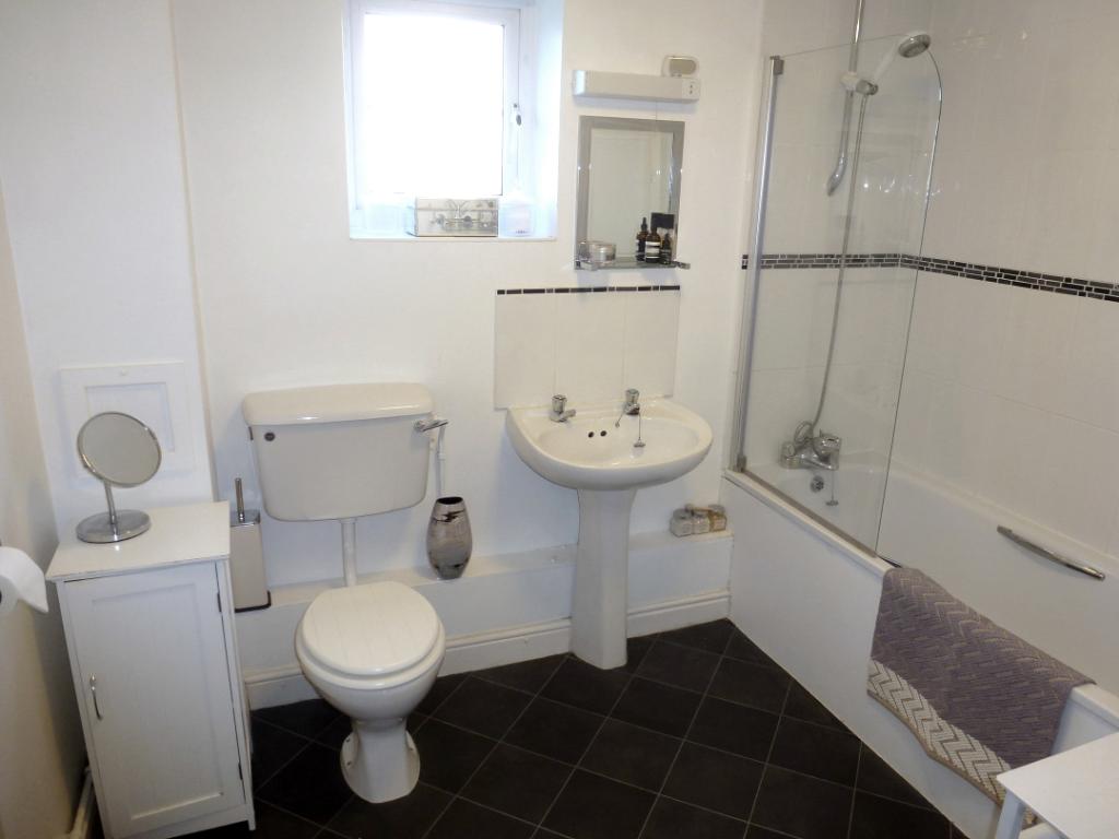 2 Bedroom Ground Floor Flat Sold in Norwich, NR2