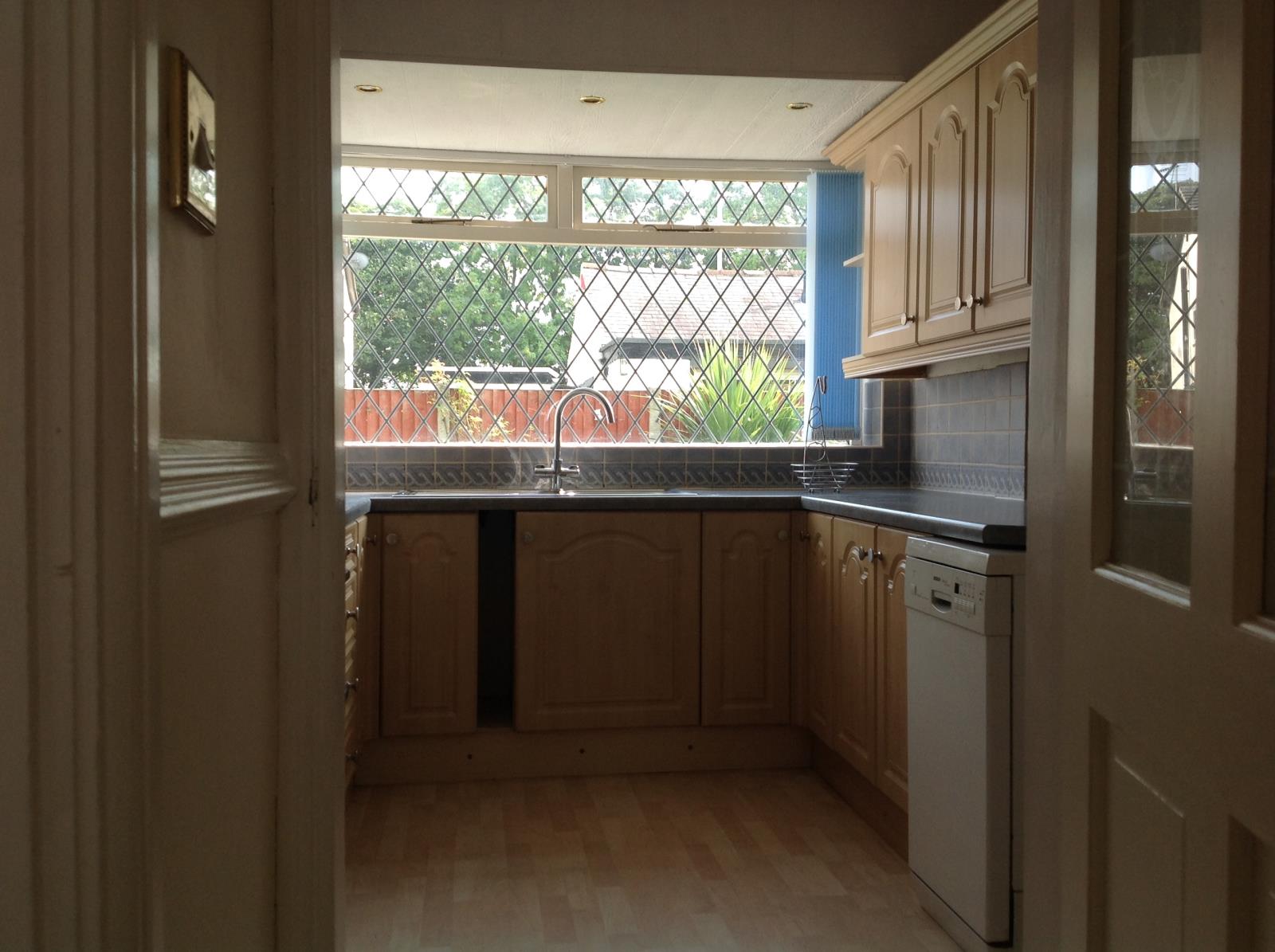 3 Bedroom SemiDetached House Sold in Bradford, BD11