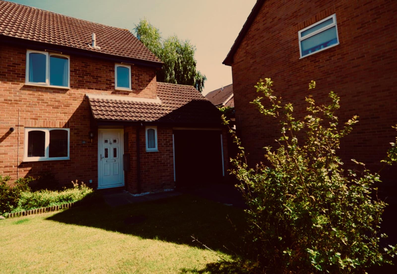 3 Bedroom Semi Detached House Let In Basingstoke Rg22